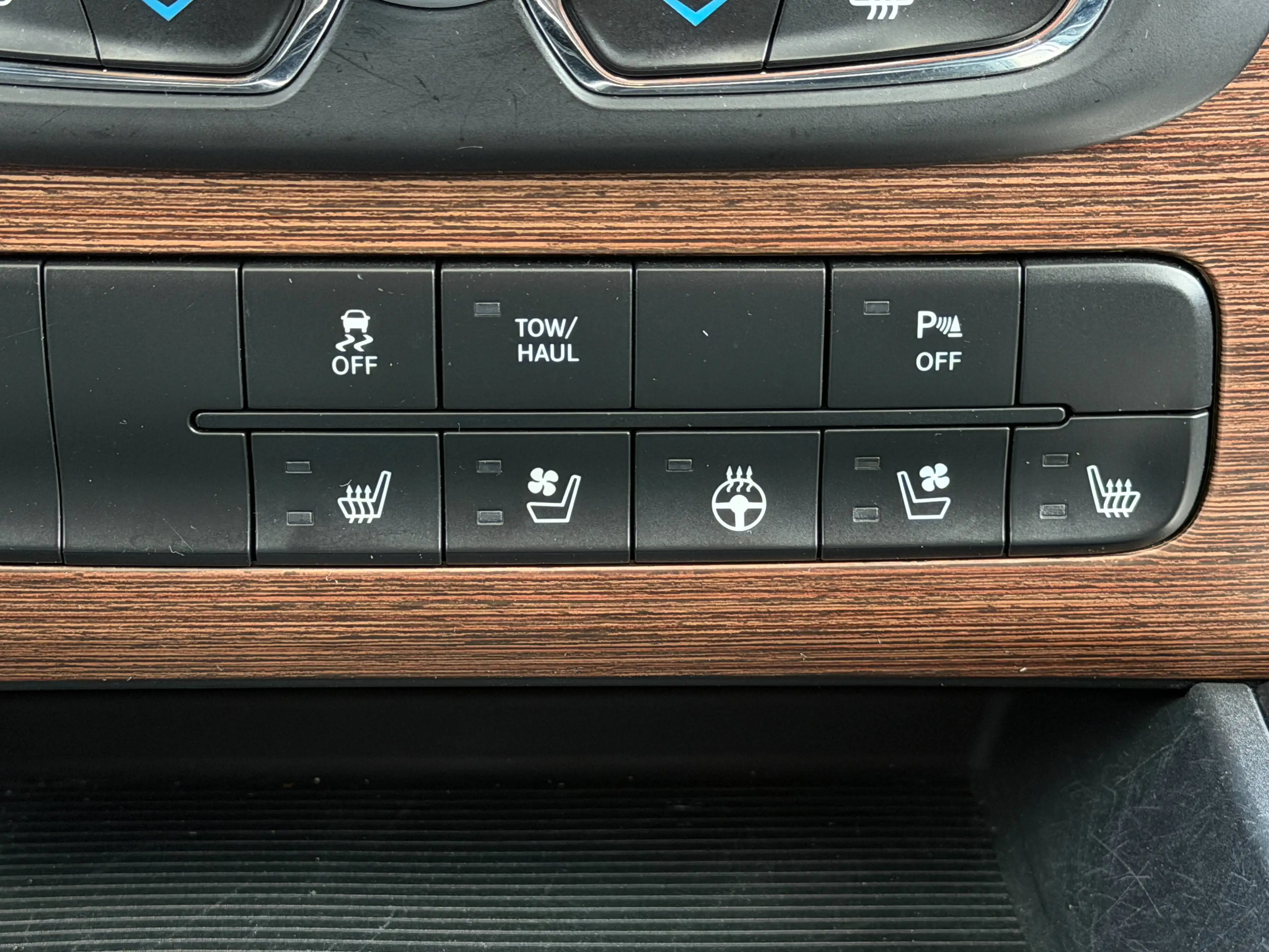 Dodge RAM 1500/5.7 HEMI/LARAMIE/FULL OPTION/LPG/UTILITAIRE/GARANTIE 12 MOIS// — photo 9