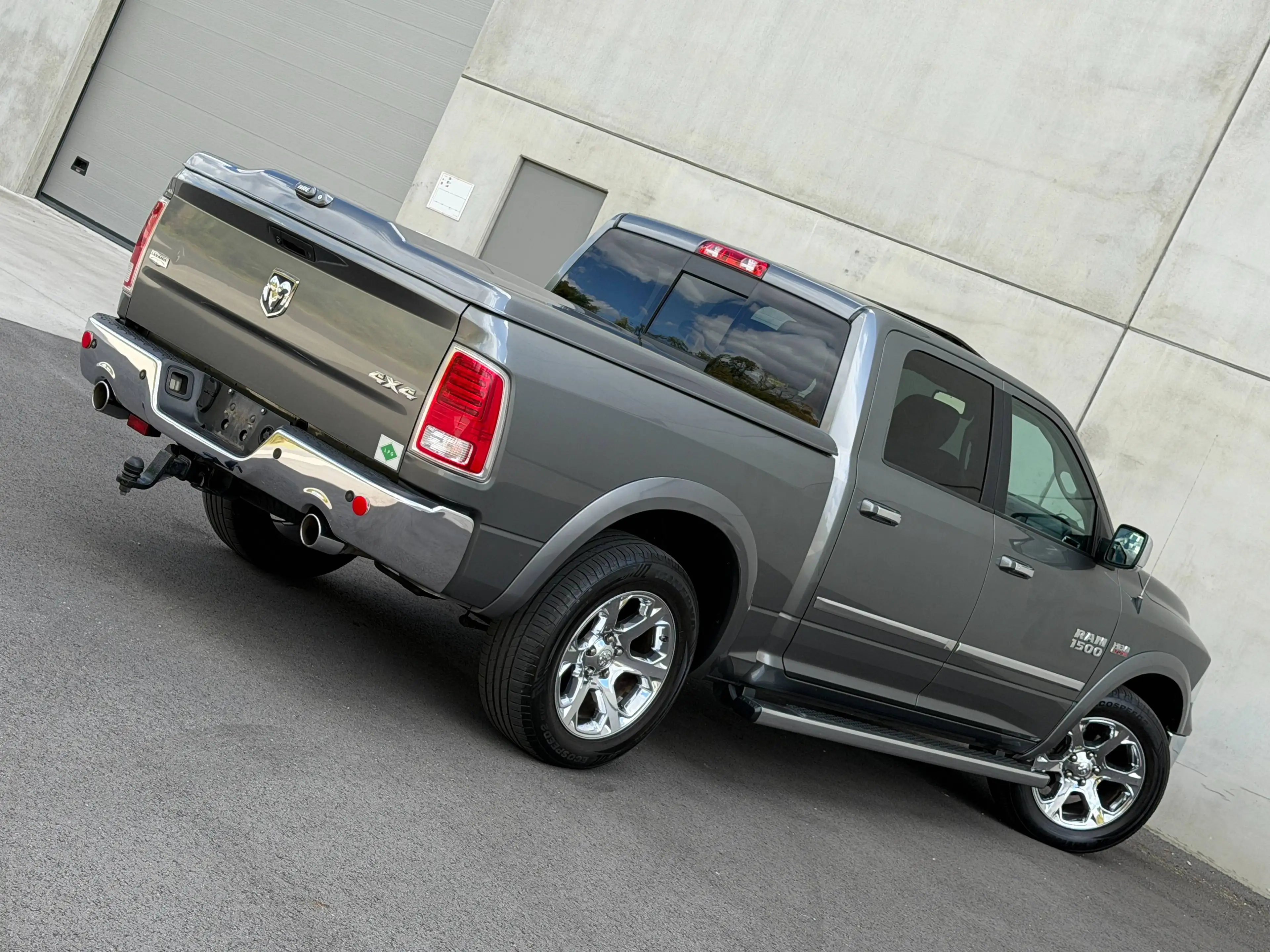 Dodge RAM 1500/5.7 HEMI/LARAMIE/FULL OPTION/LPG/UTILITAIRE/GARANTIE 12 MOIS// — photo 4