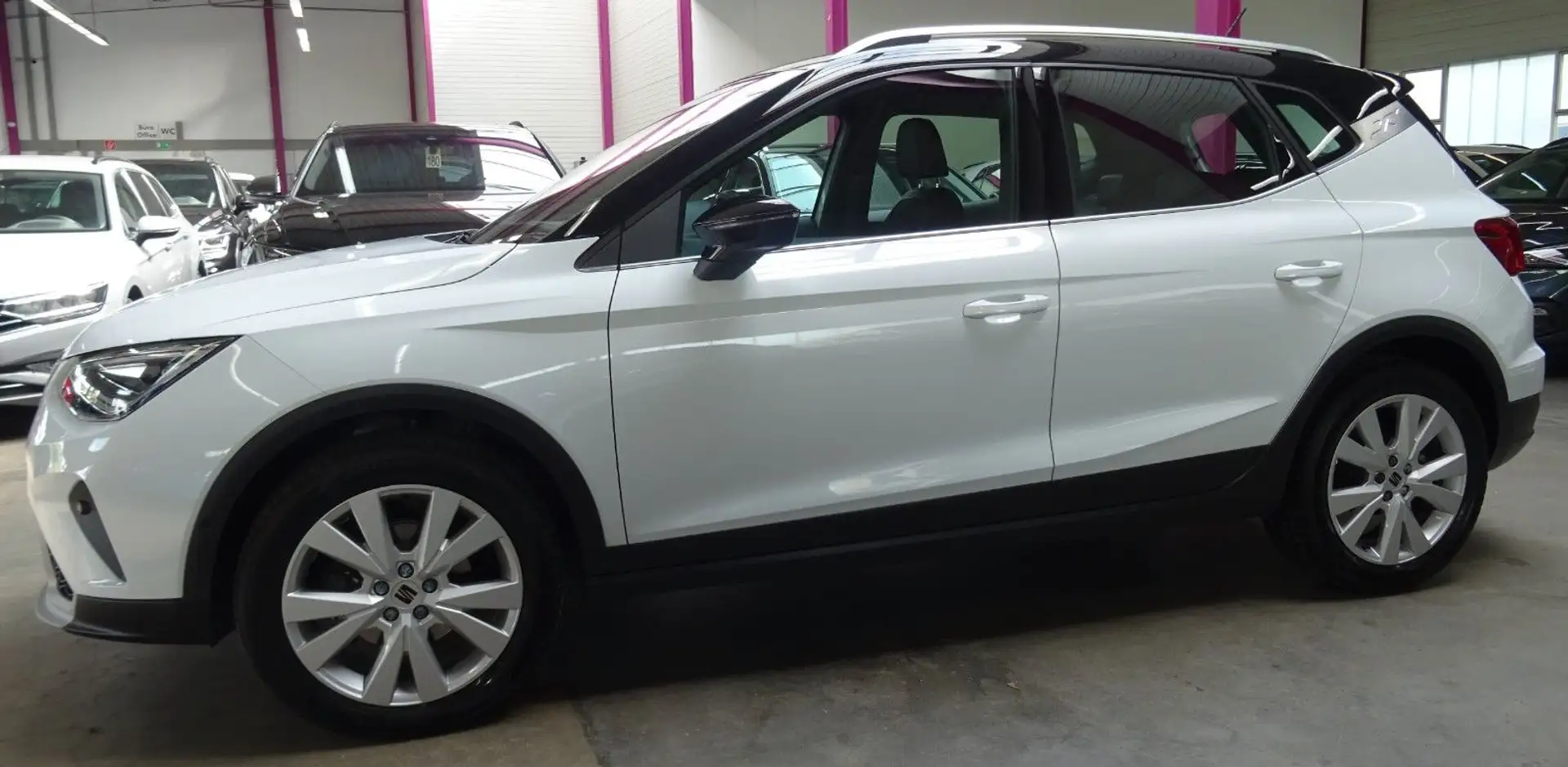 SEAT Arona ARONA Xperience 1.0 TSI*DIGI*CAM*KEY*SHA*SWA*PLA Bianco - 2