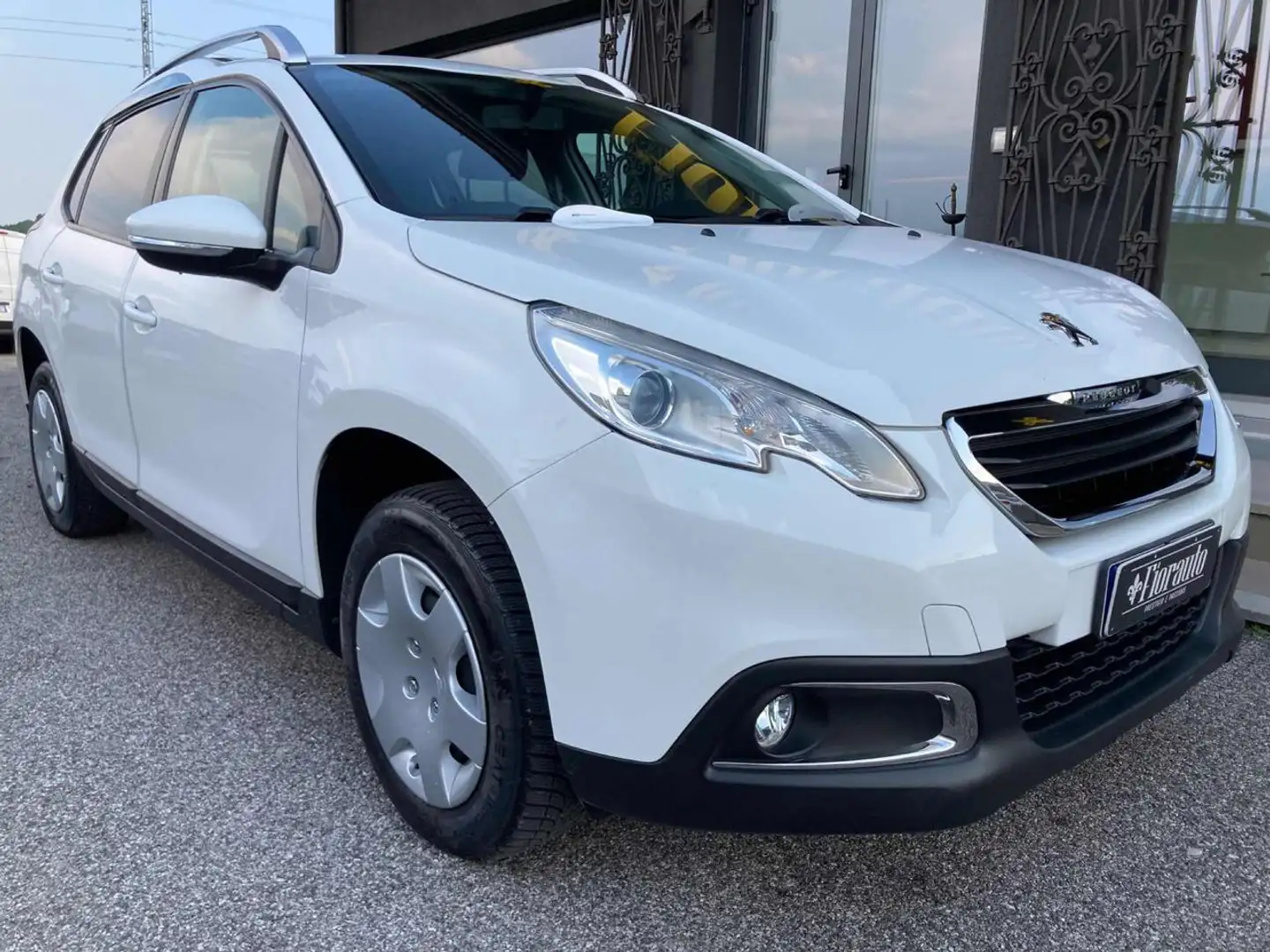 Peugeot 2008 1° serie 1.2 VTi 82CV Access Bianco - 2
