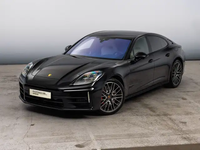Porsche Panamera view 12