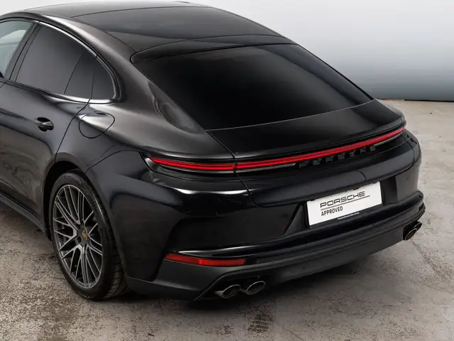 Porsche Panamera view 13