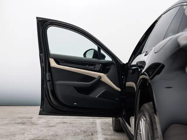 Porsche Panamera view 14