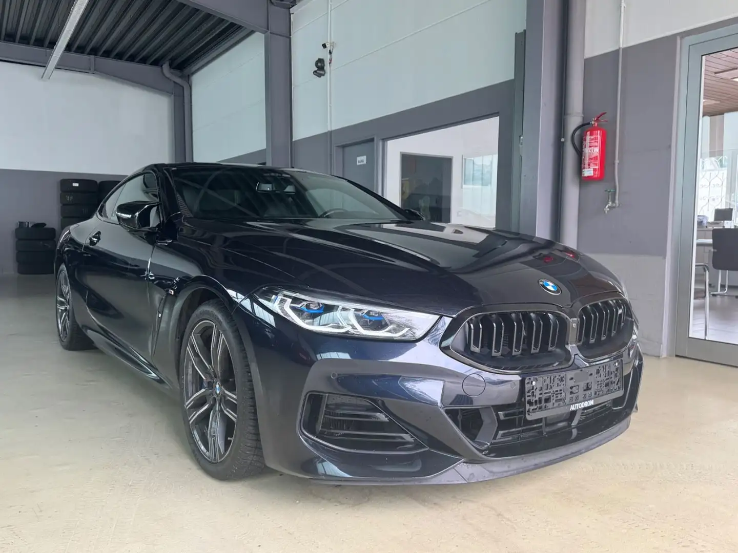 BMW M850 i xDrive Standheizung+Spurhalte+Sitzbelüft. Schwarz - 1