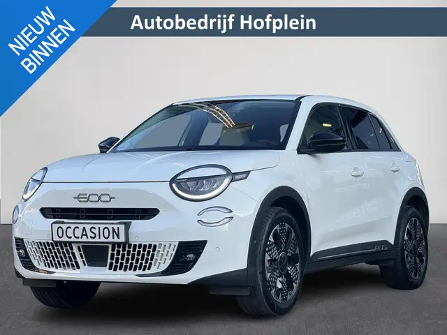 Fiat 600 1.2 Hybrid La Prima | Leer | ACC | Stoelverwarming