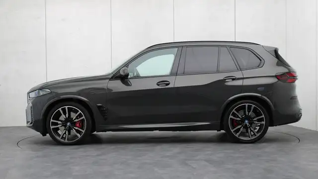 BMW X5 view 2