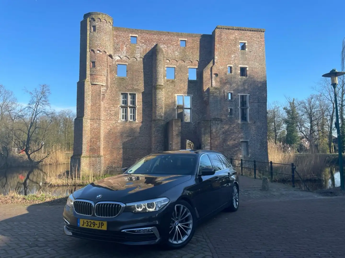 BMW 520 5-serie Touring 520d xD Luxery Line 4x4 Luchtverin Bruin - 1