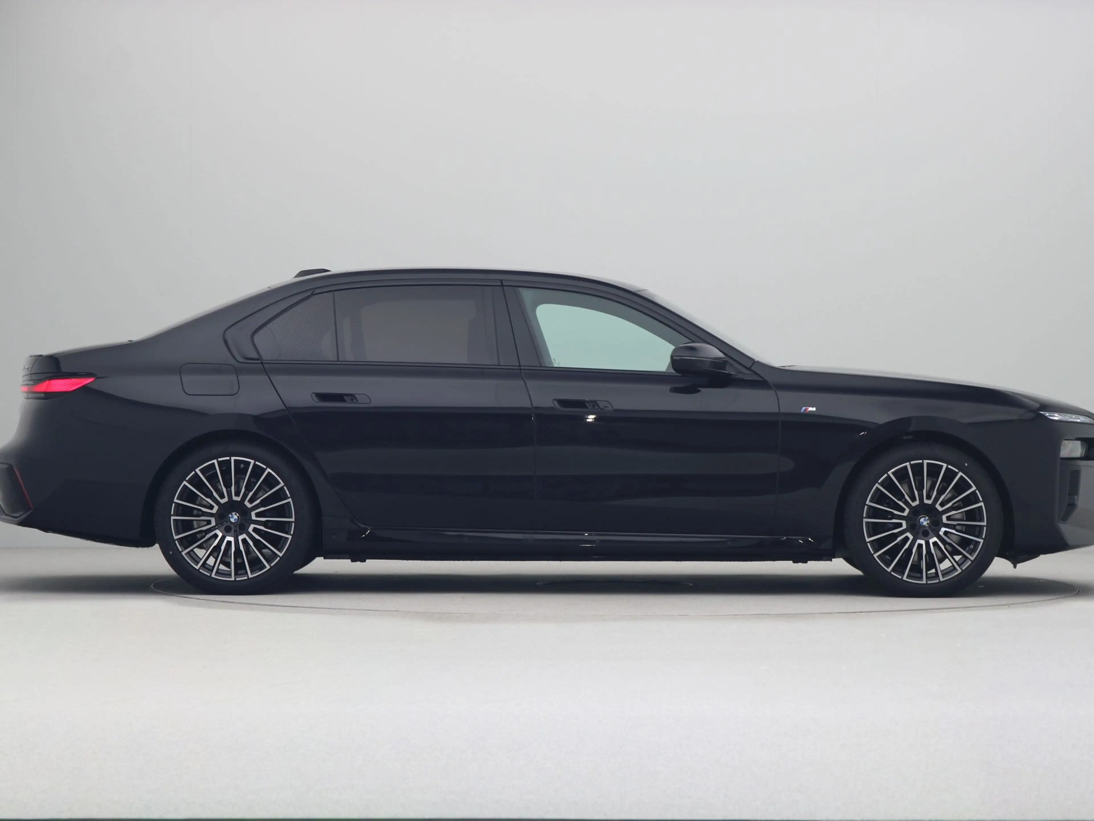 BMW 750 7 serie 750e xDrive — photo 4