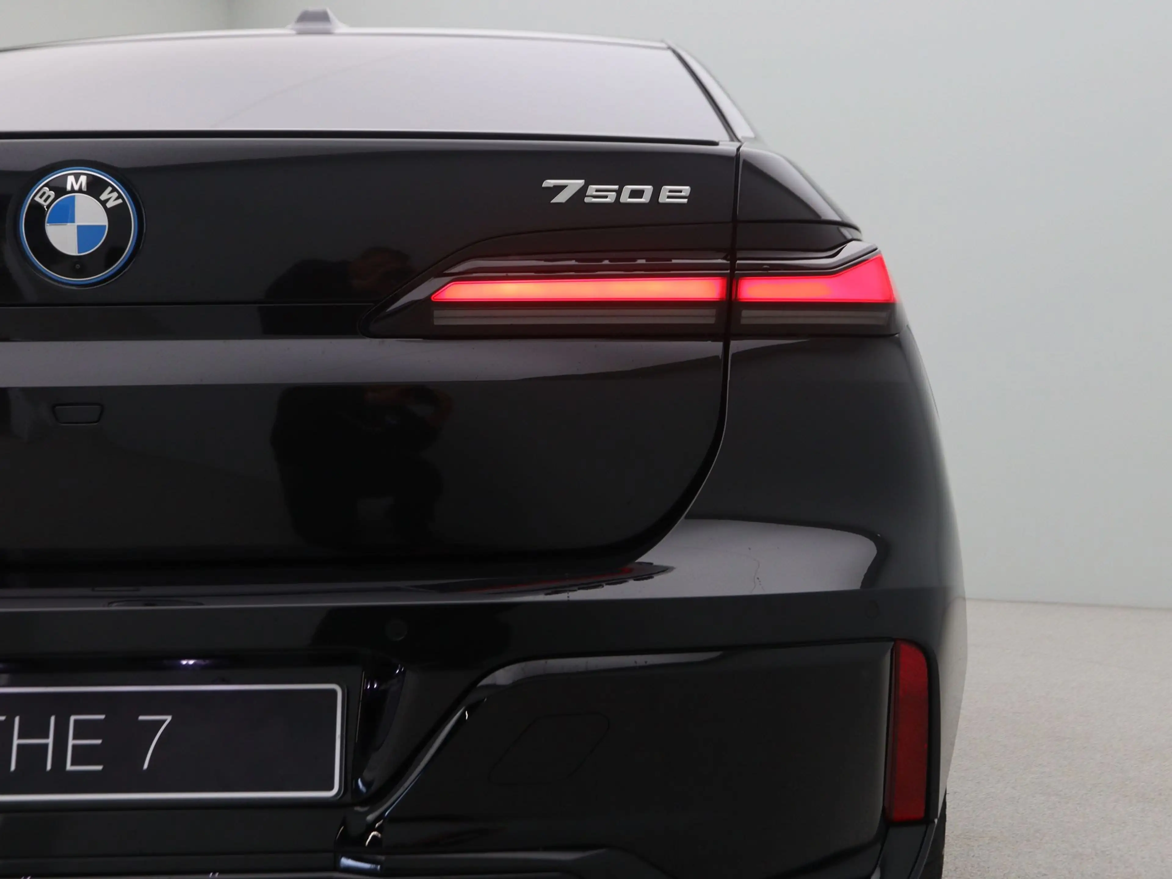 BMW 750 7 serie 750e xDrive — photo 10