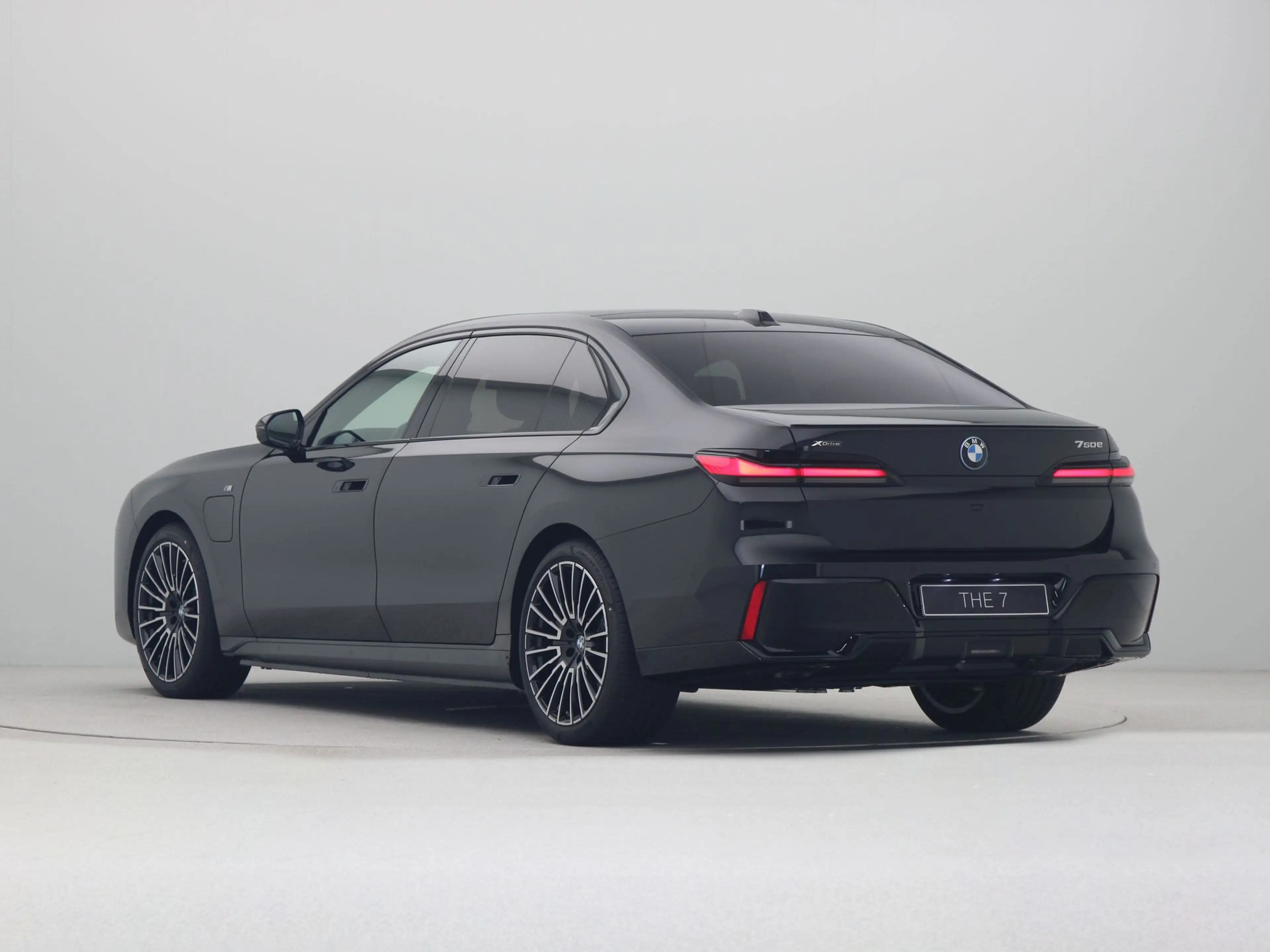BMW 750 7 serie 750e xDrive — photo 7