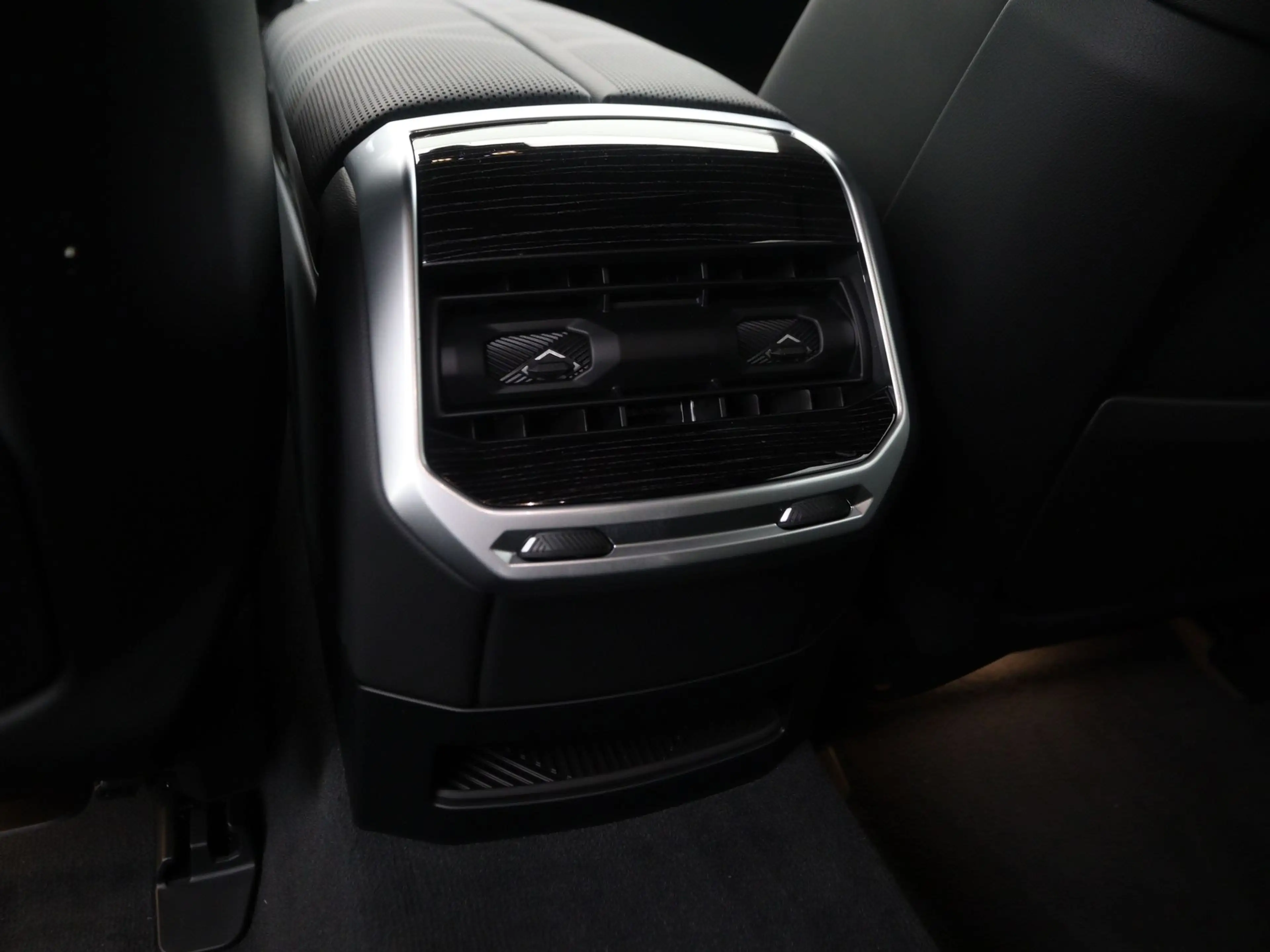 BMW 750 7 serie 750e xDrive — photo 15