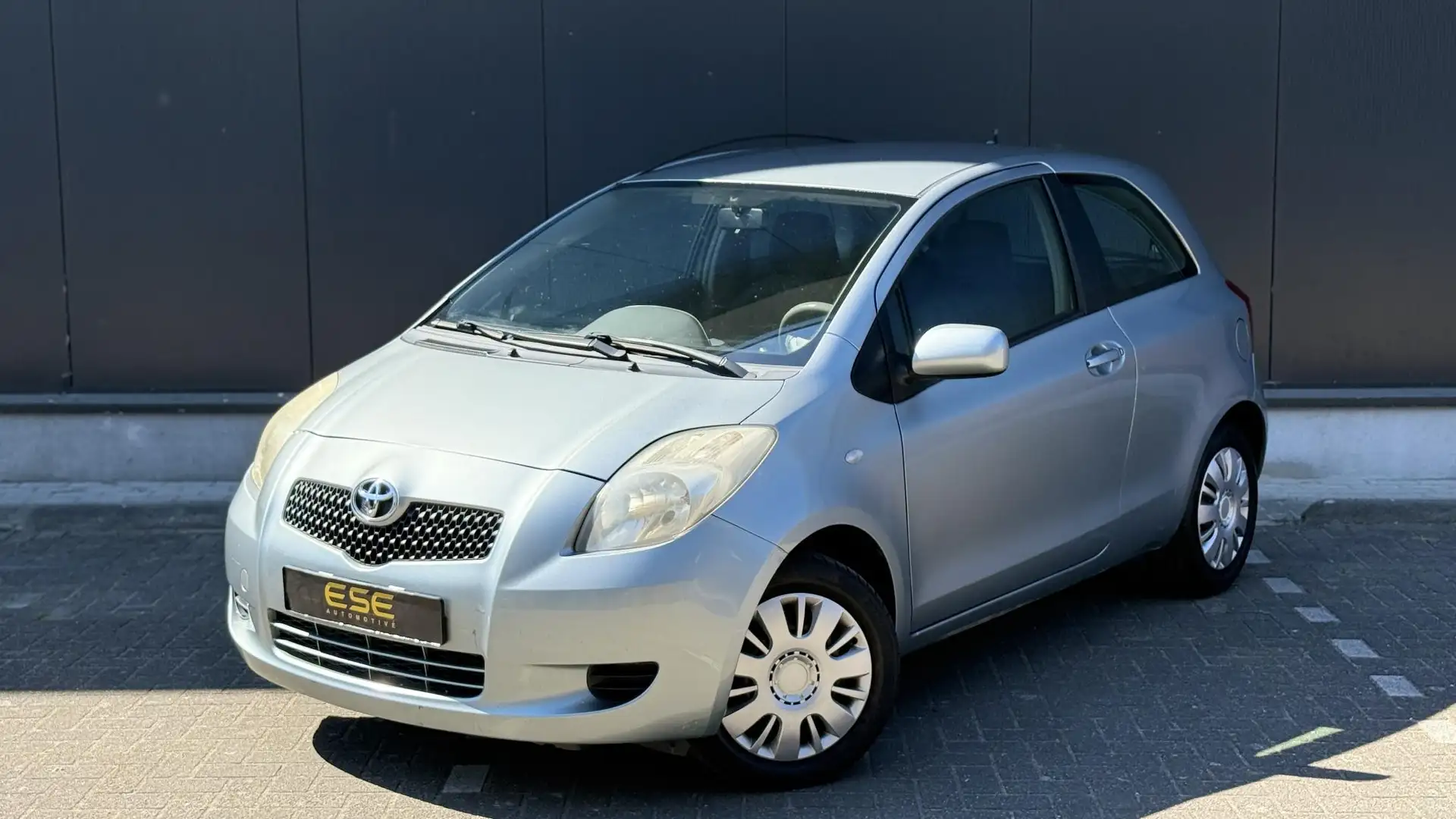 Toyota Yaris 1.0 VVTi + | Airco | Apk 27-01-2026 Grijs - 1