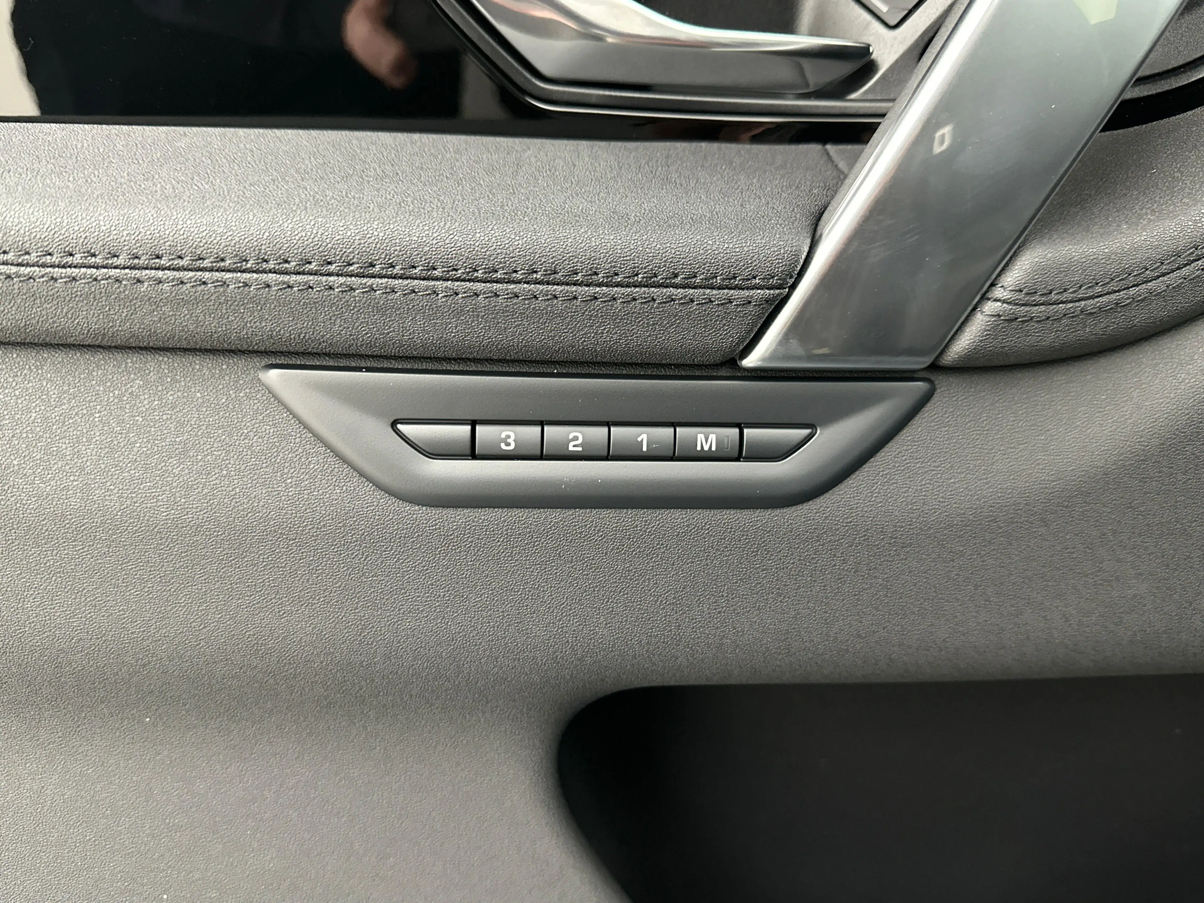 Land Rover Discovery Sport P270e S AWD Auto. — photo 14