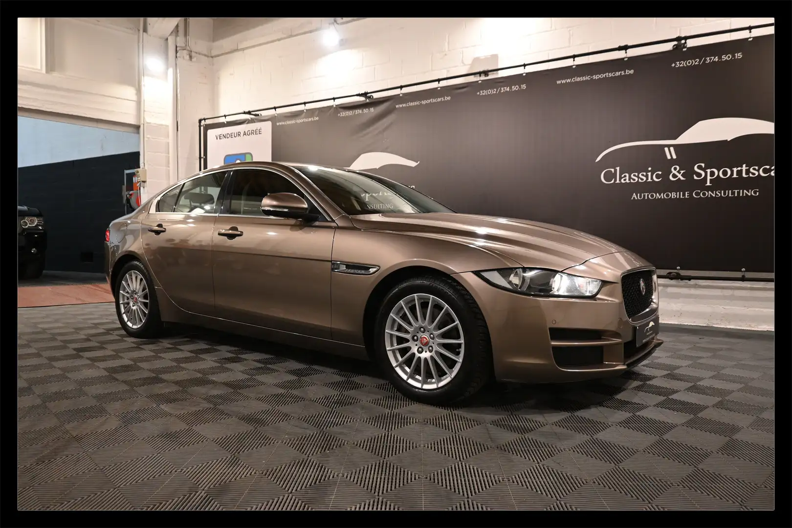 Jaguar XE 2.0 D / AUTO / CAMERA / GPS NAVI / PDC !! Gris - 1