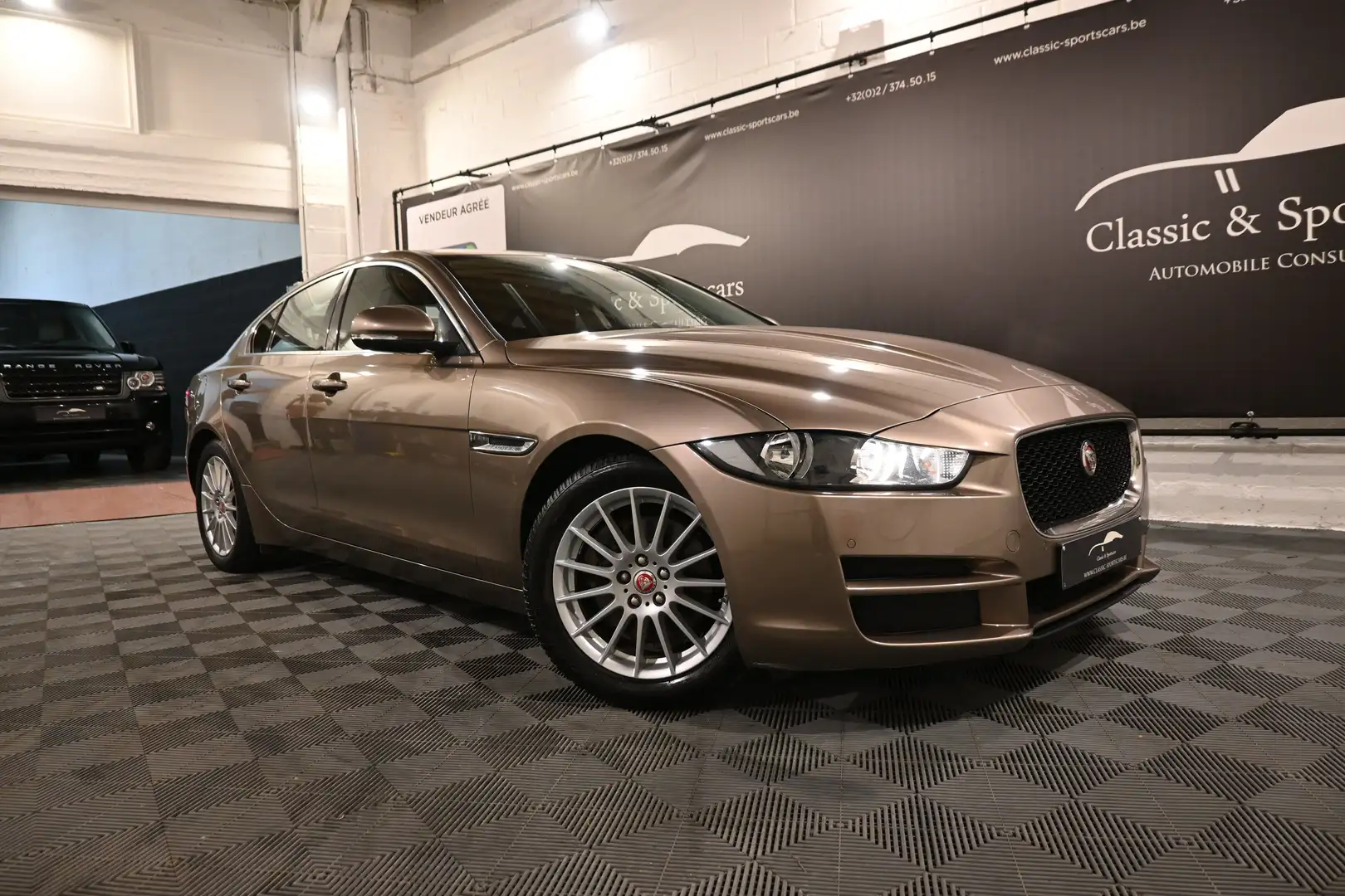 Jaguar XE 2.0 D / AUTO / CAMERA / GPS NAVI / PDC !! Gris - 2