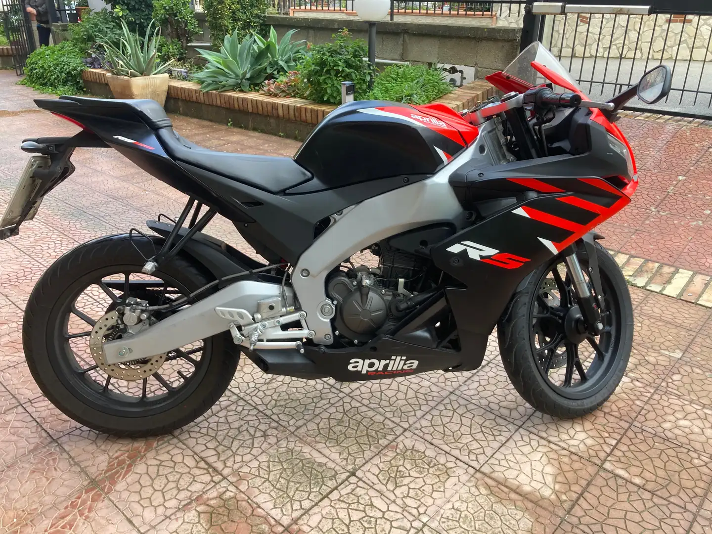 Aprilia RS 125 ABS Rouge - 2