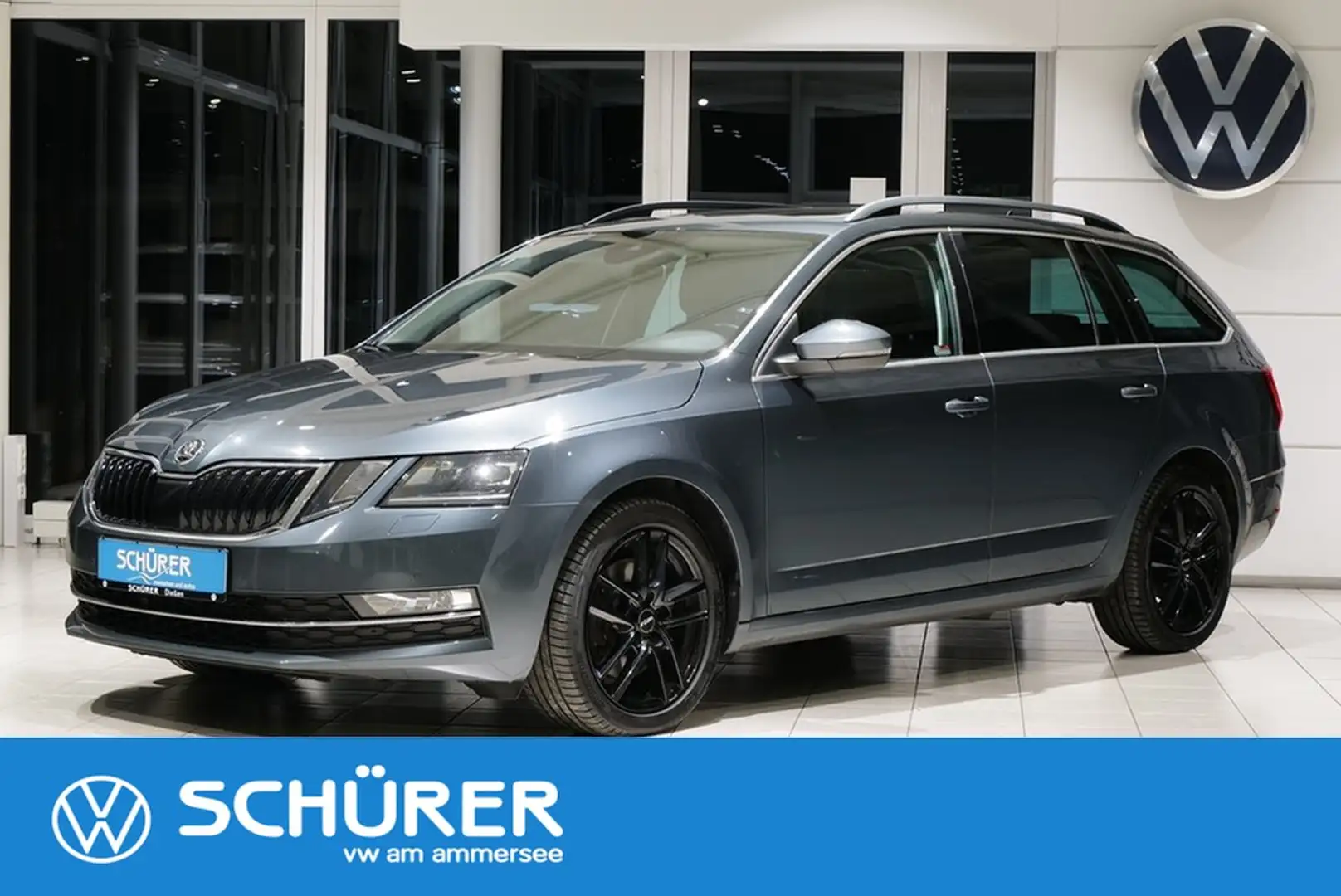 Skoda Octavia Combi 2.0TDI Style Pano RKam DCC ACC Led Grijs - 1