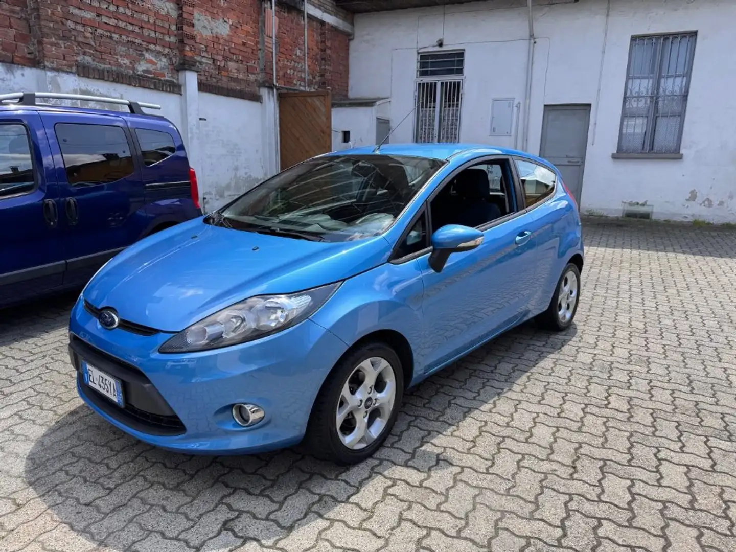 Ford Fiesta 1.2 60CV 3 porte Titanium Bleu - 1