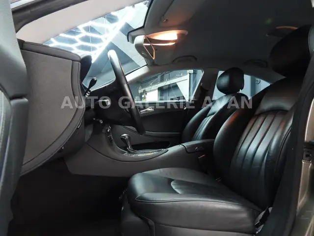 Mercedes-Benz CLS view 10