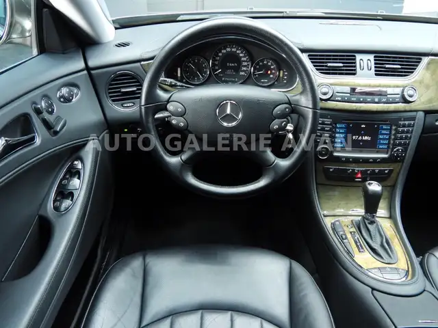 Mercedes-Benz CLS view 13