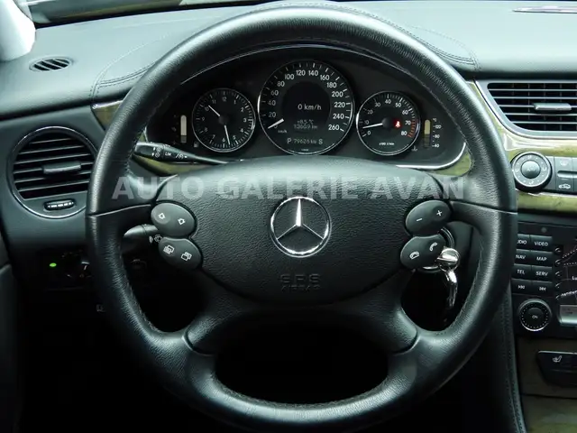 Mercedes-Benz CLS view 12