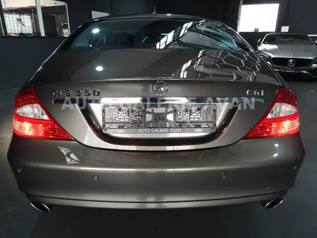 Mercedes-Benz CLS view 5
