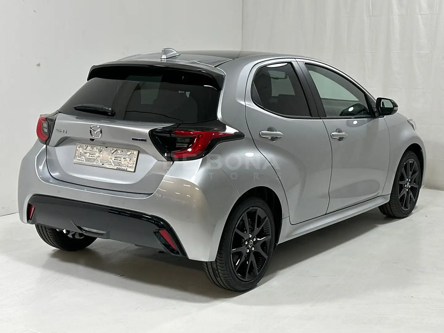 Mazda 2 1.5 vvt full hybrid electric homura plus e-cvt Grigio - 2