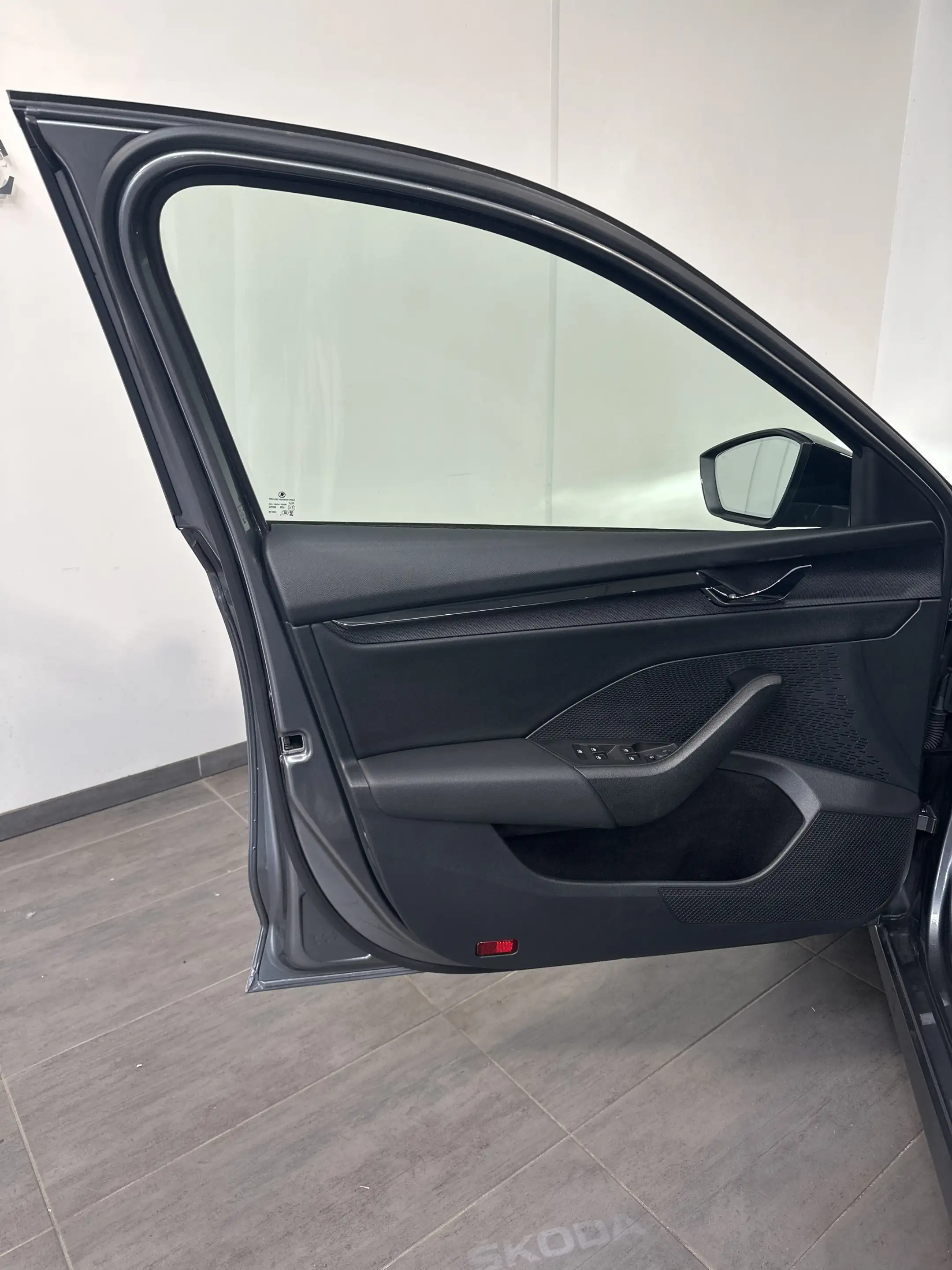 Skoda Octavia 2.0 TDI DSG Sportline NAV+LED+ACC+HU+18ZO+LKRHZG — photo 7