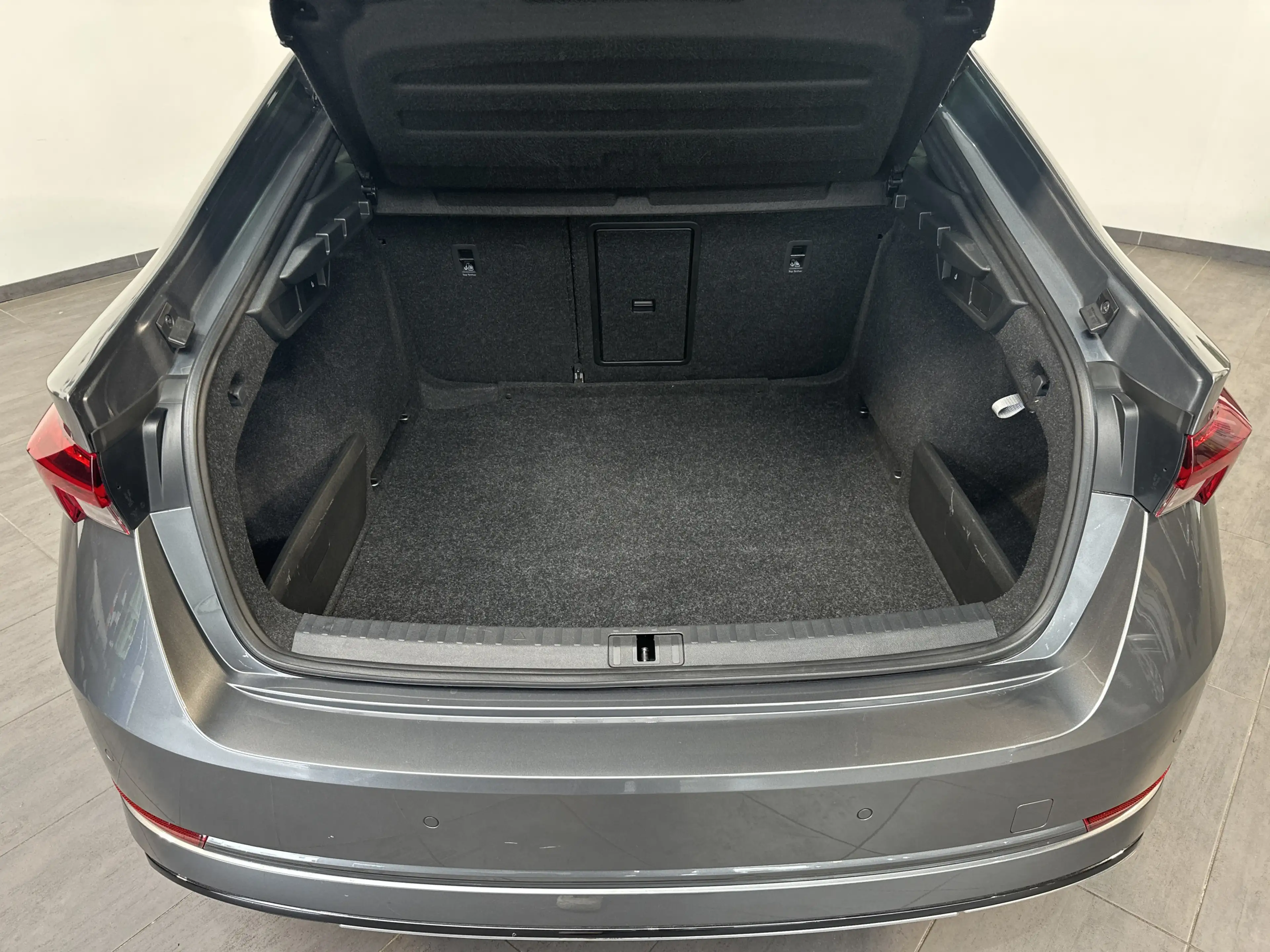 Skoda Octavia 2.0 TDI DSG Sportline NAV+LED+ACC+HU+18ZO+LKRHZG — photo 6