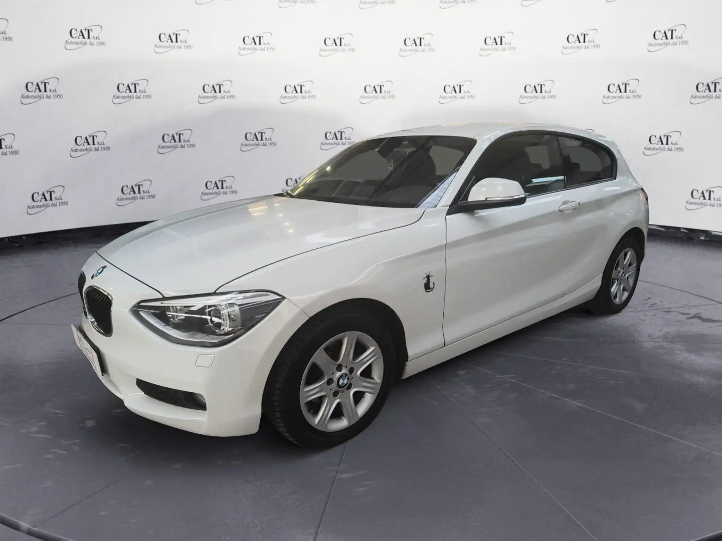 BMW 116 116 D 2.0 116 CV Weiß - 1