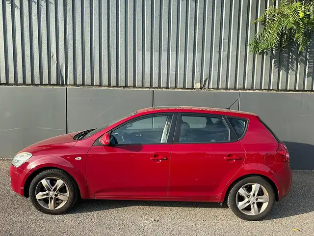 Kia Ceed view 2
