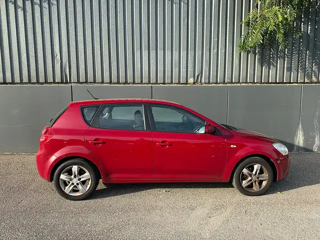 Kia Ceed view 5