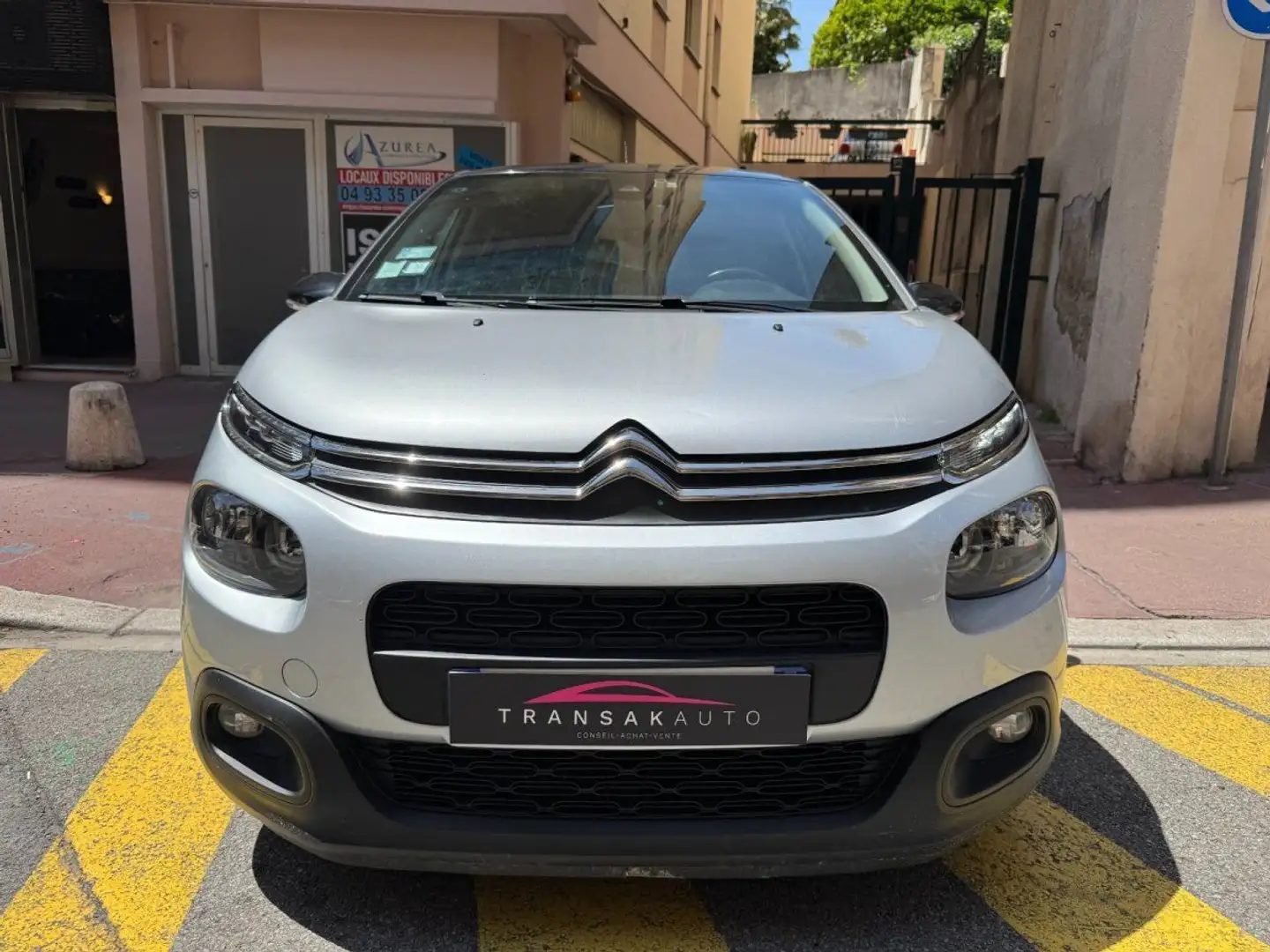 Citroen C3 Aircross 1.2l PureTech 110 CV BVM5 Shine Grau - 2