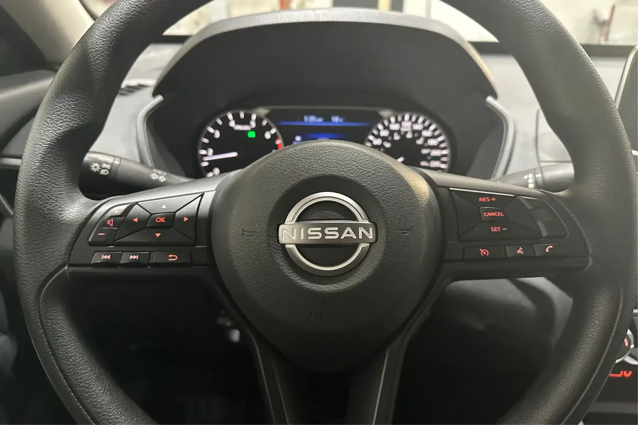 Nissan Altima снимка Nissan Altima