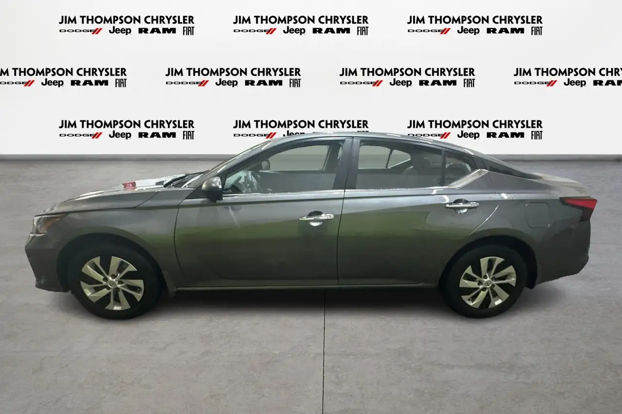Nissan Altima снимка Nissan Altima