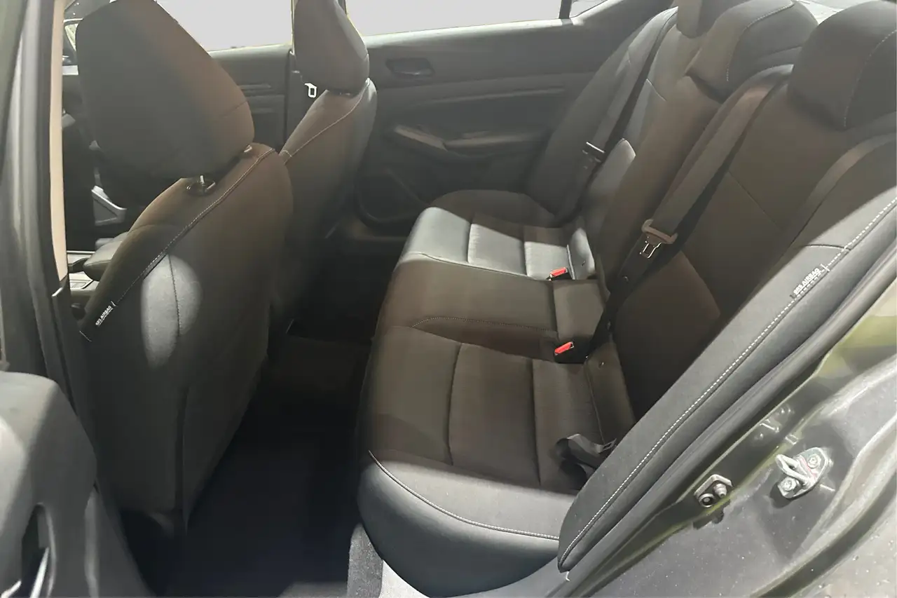 Nissan Altima снимка Nissan Altima