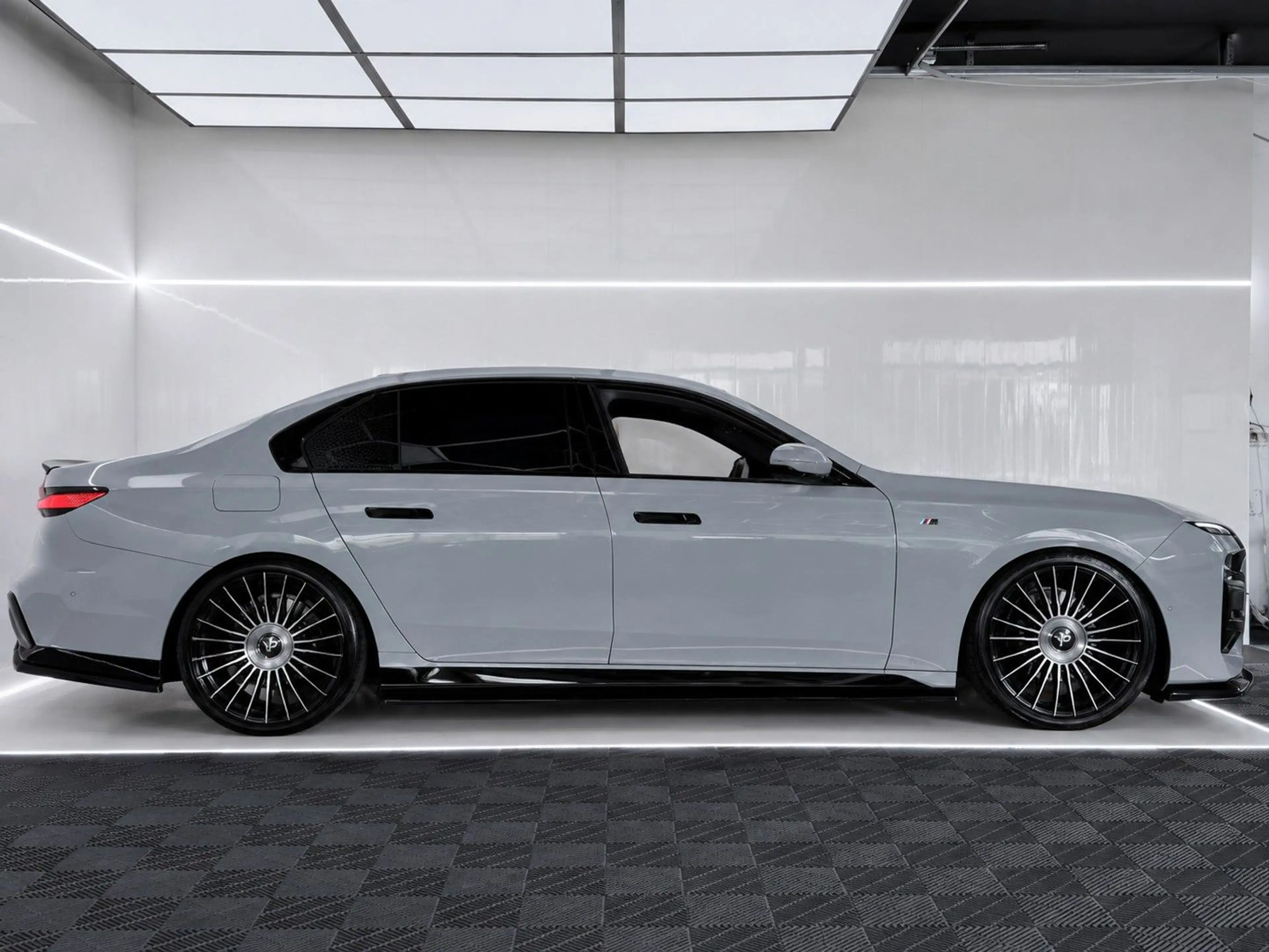 BMW 740 d xDrive M Sport B&O/360/PANO/22*YP/19%MWST — photo 5