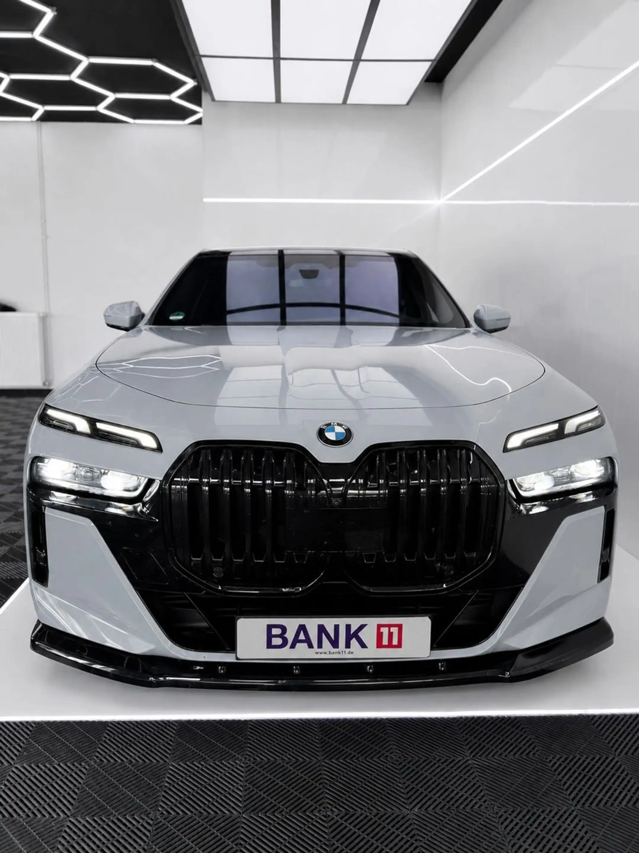 BMW 740 d xDrive M Sport B&O/360/PANO/22*YP/19%MWST — photo 2