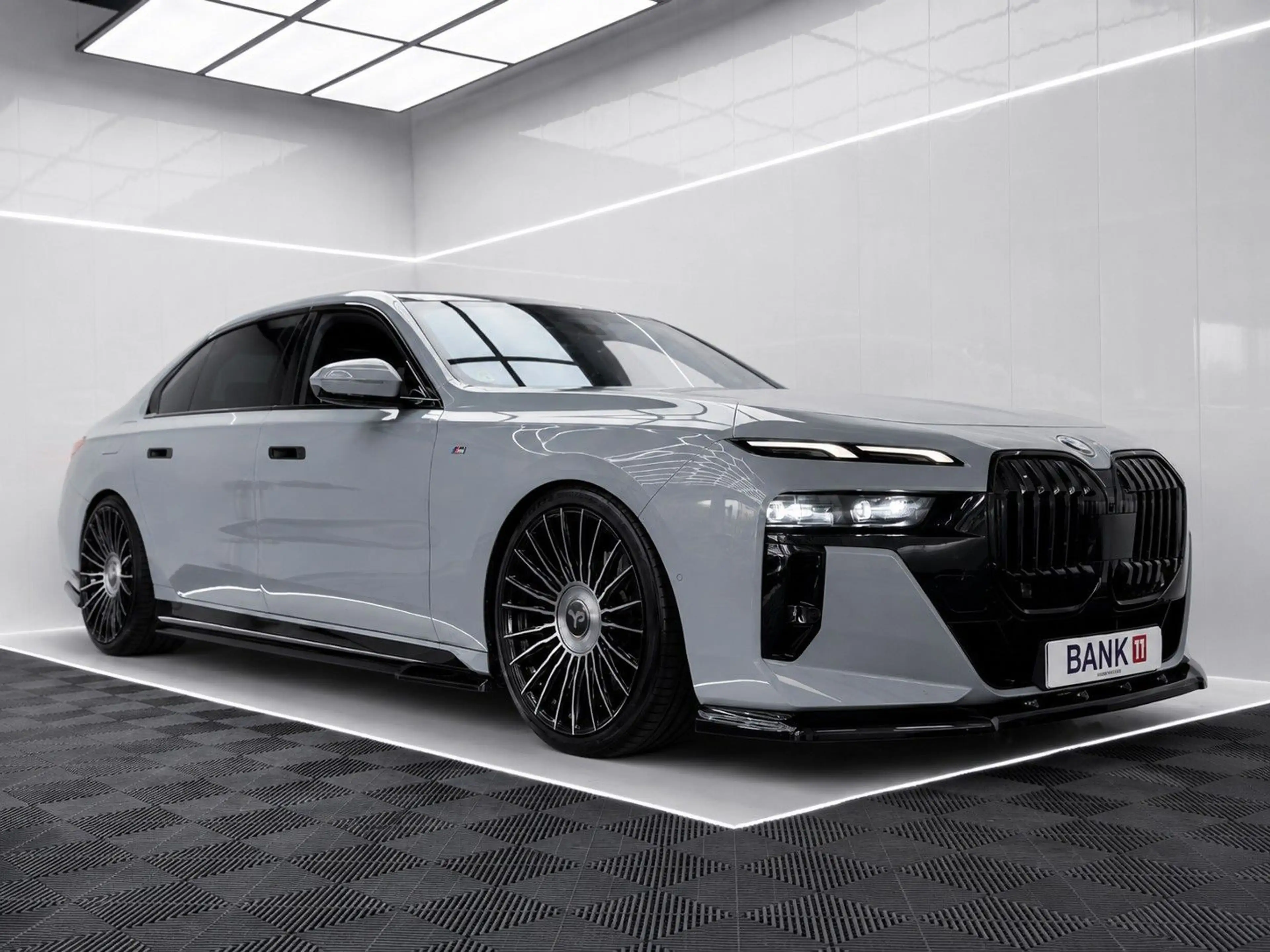 BMW 740 d xDrive M Sport B&O/360/PANO/22*YP/19%MWST — photo 11