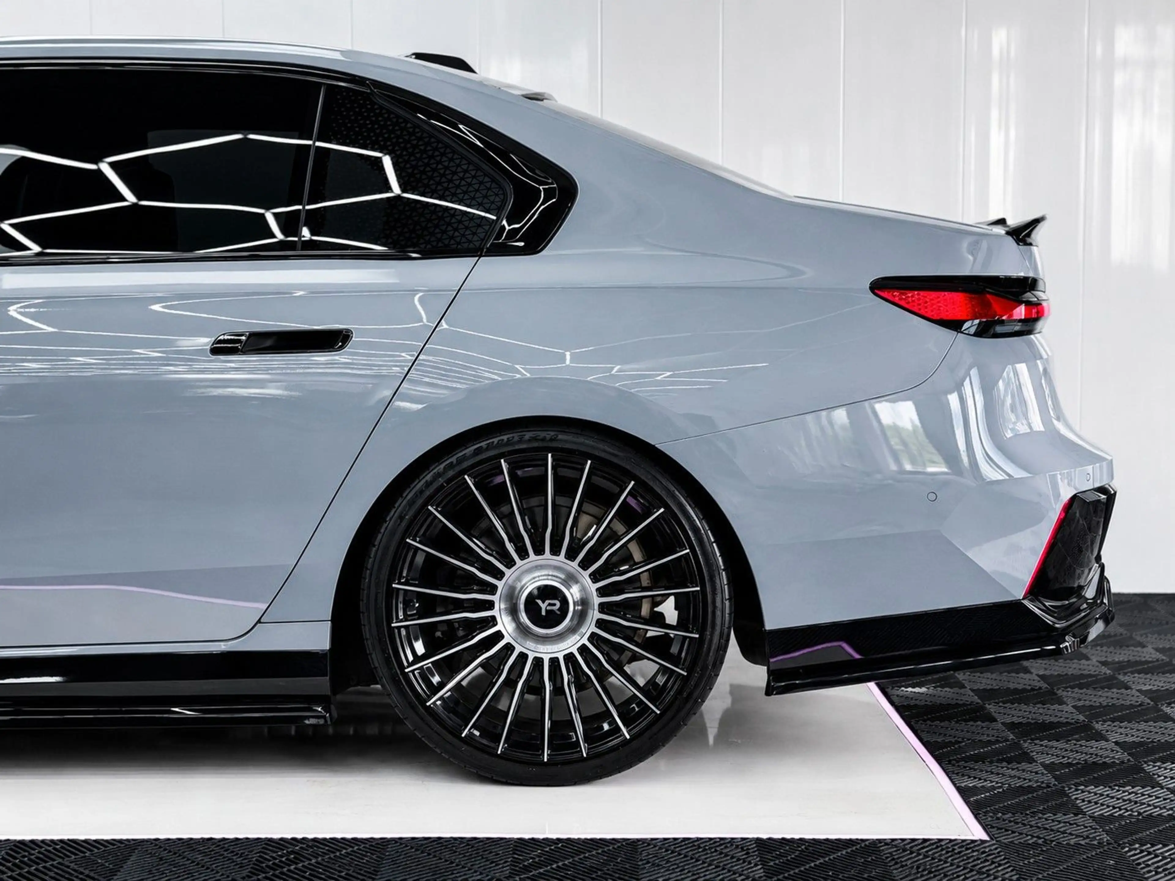 BMW 740 d xDrive M Sport B&O/360/PANO/22*YP/19%MWST — photo 10