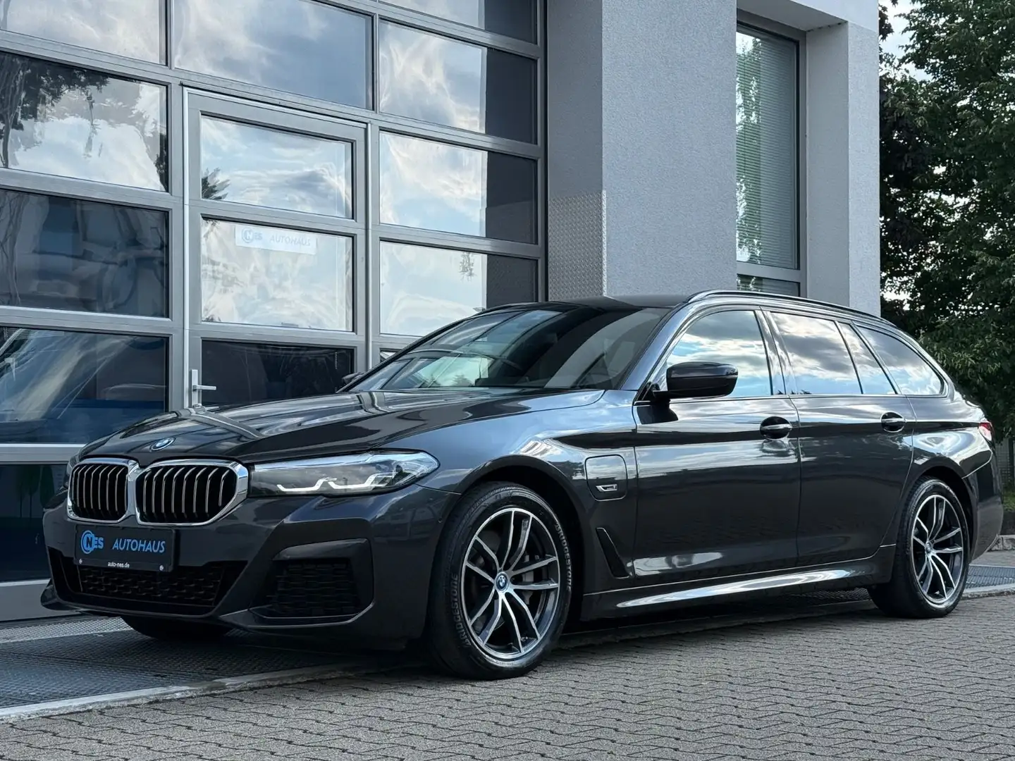 BMW 530 e xDrive*M SPORT*KAMERA*DRIVING*SPORTSITZ*AHK Gris - 1