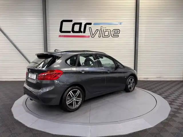 BMW 2 Series view 4