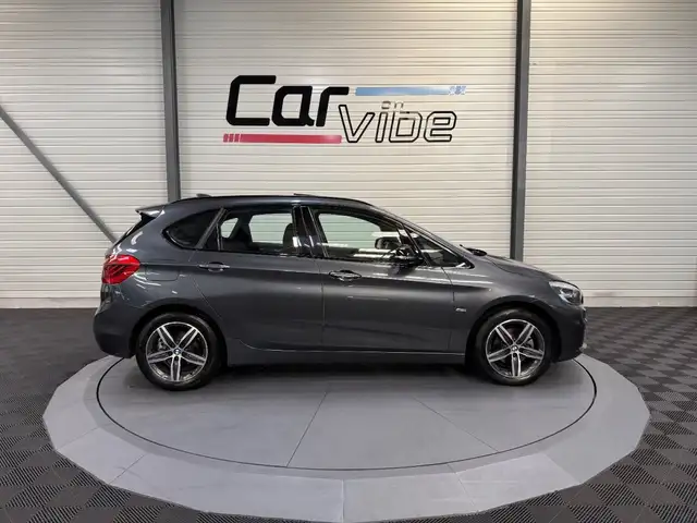 BMW 2 Series view 3