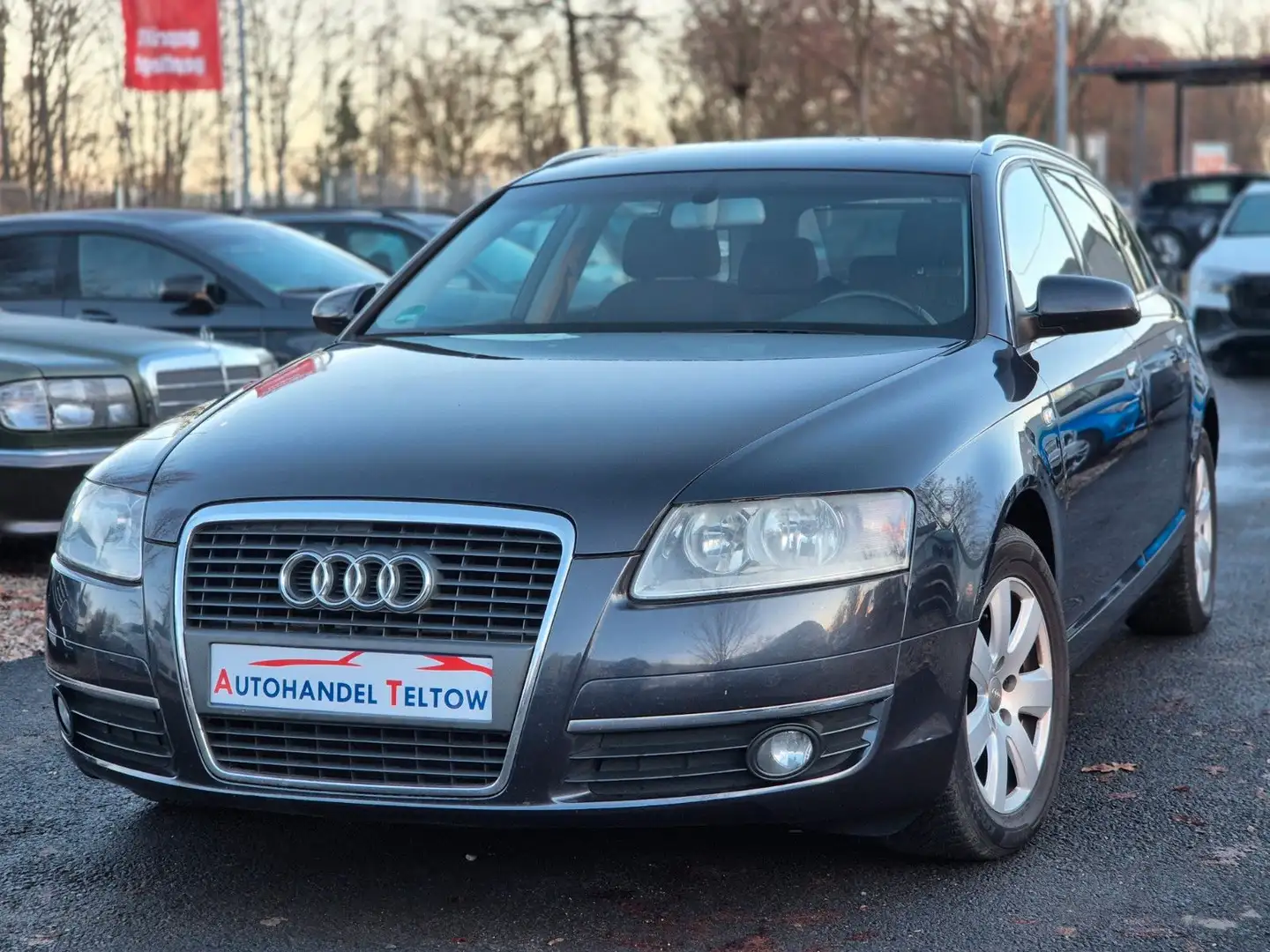 Audi A6 Avant 2.4 Grau - 1