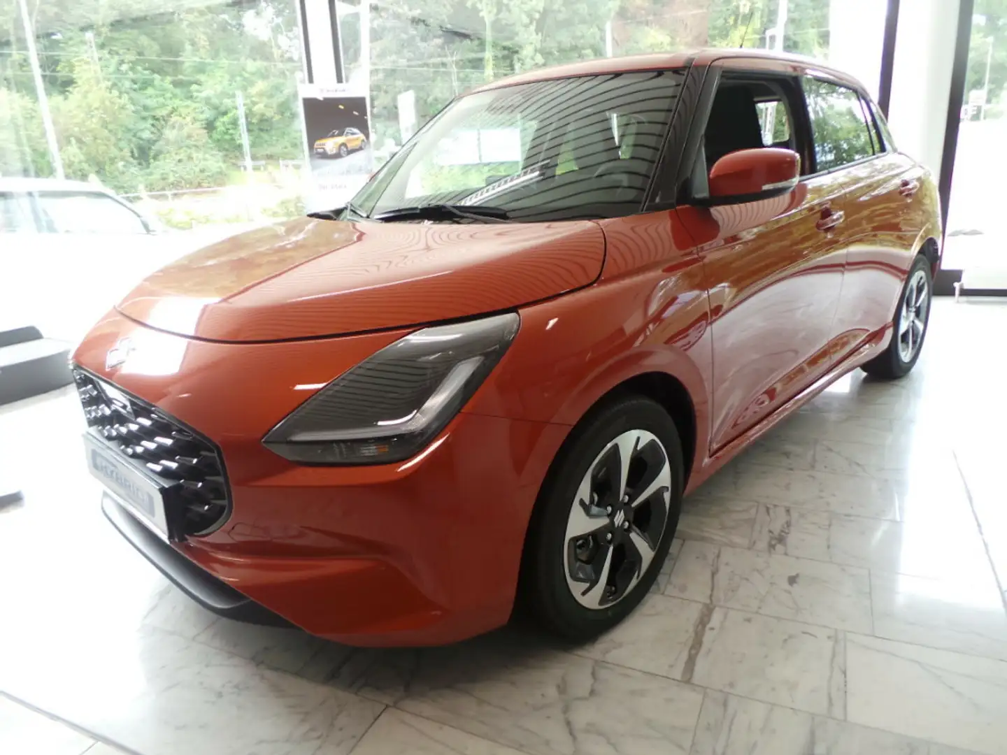 Suzuki Swift 1.2 Dualjet Hybrid 61 kW Comfort+ CVT Orange - 1