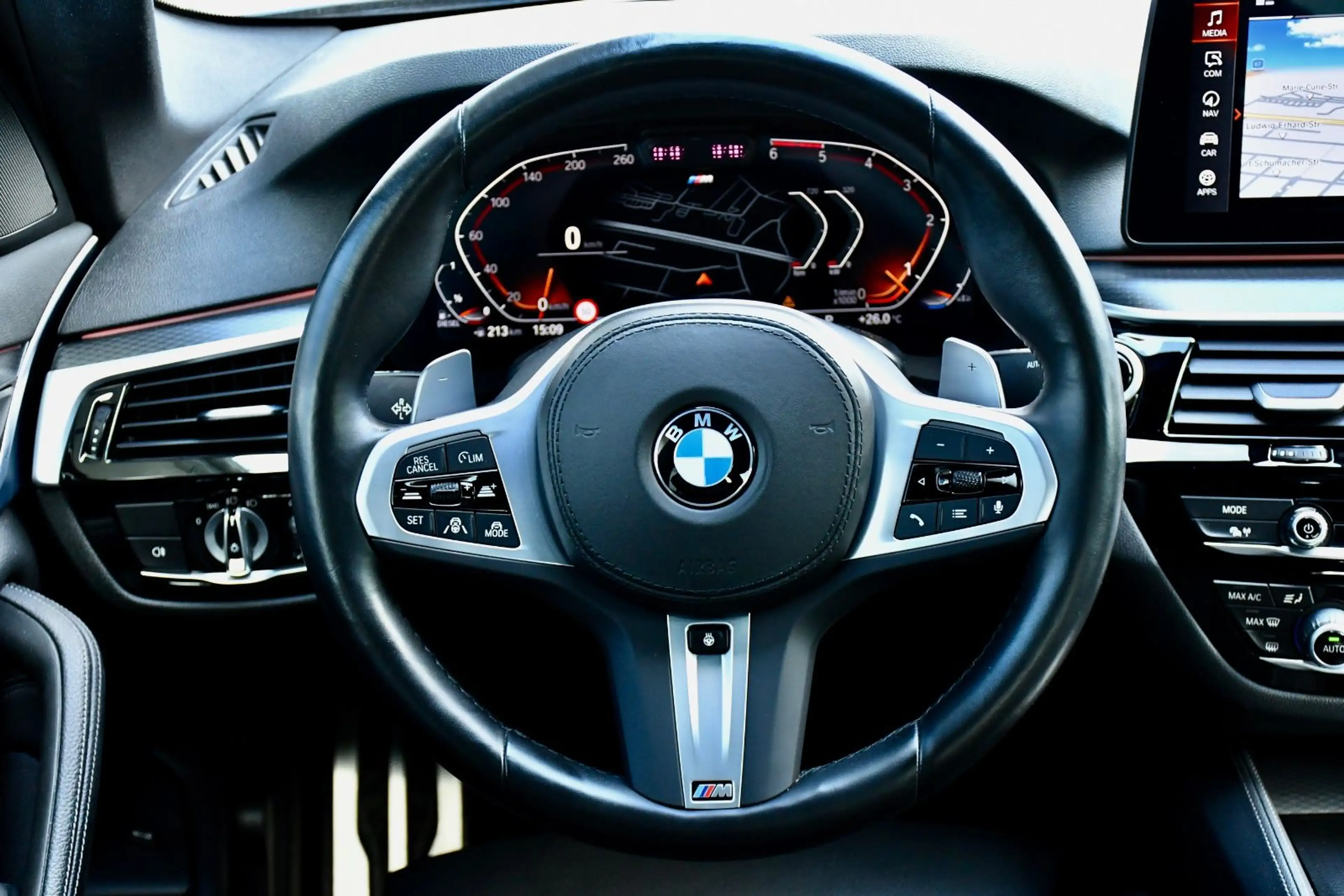 BMW 540 d xDrive M Sport Komfortsitze Laser HeadUp — photo 15