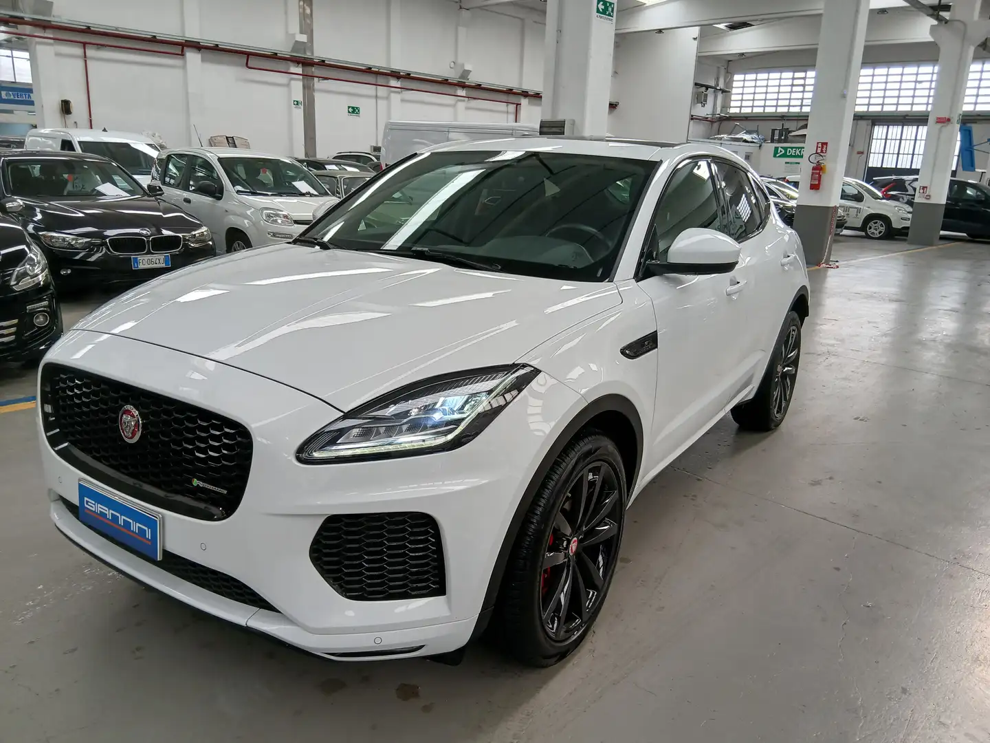 Jaguar E-Pace E-Pace 2017 2.0d i4 R-Dynamic SE awd 150cv Weiß - 1