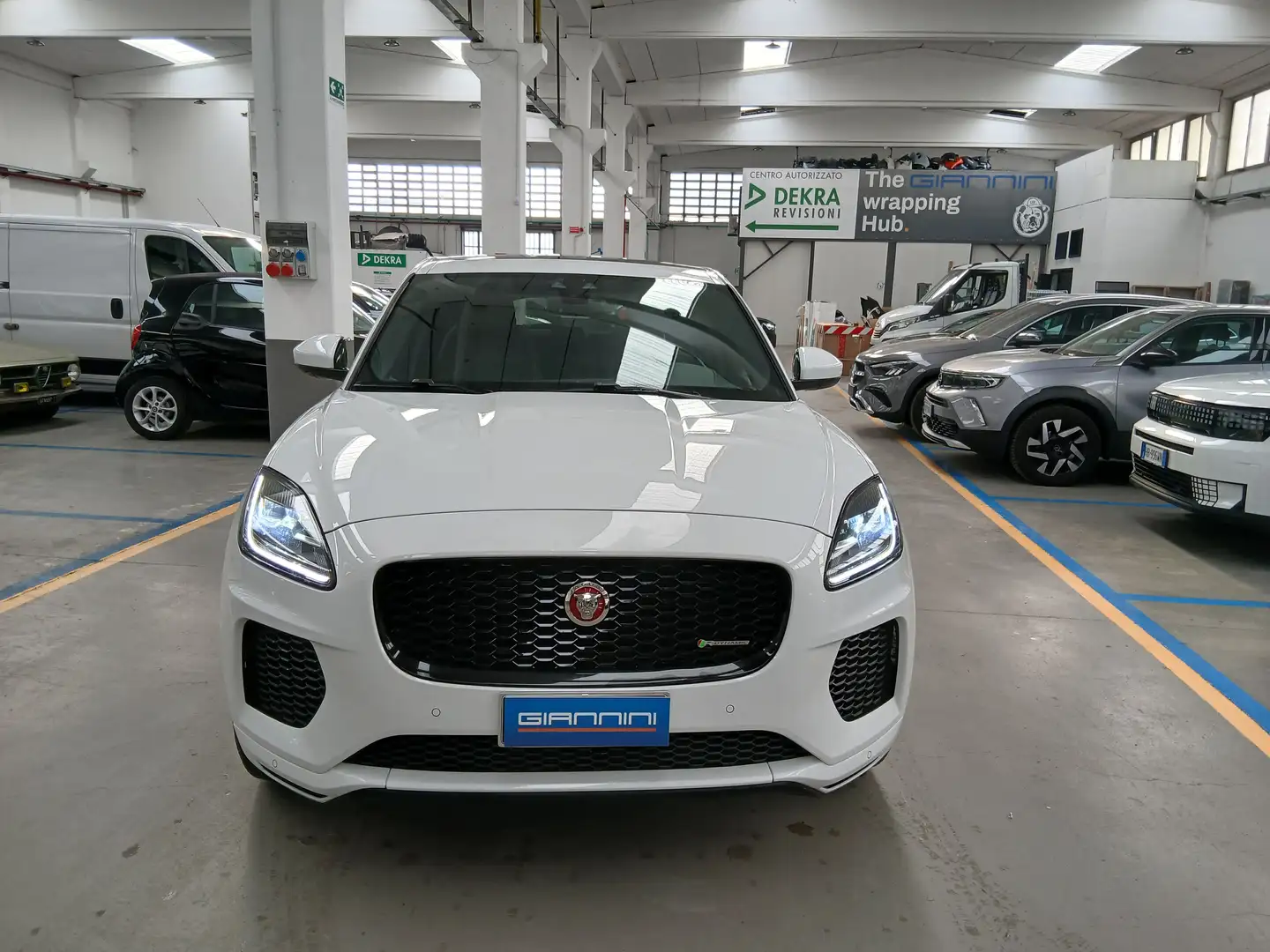 Jaguar E-Pace E-Pace 2017 2.0d i4 R-Dynamic SE awd 150cv Weiß - 2