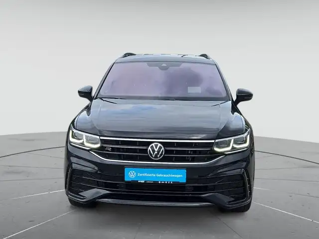 Volkswagen Tiguan Allspace view 2