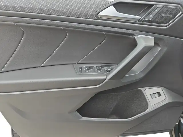 Volkswagen Tiguan Allspace view 11